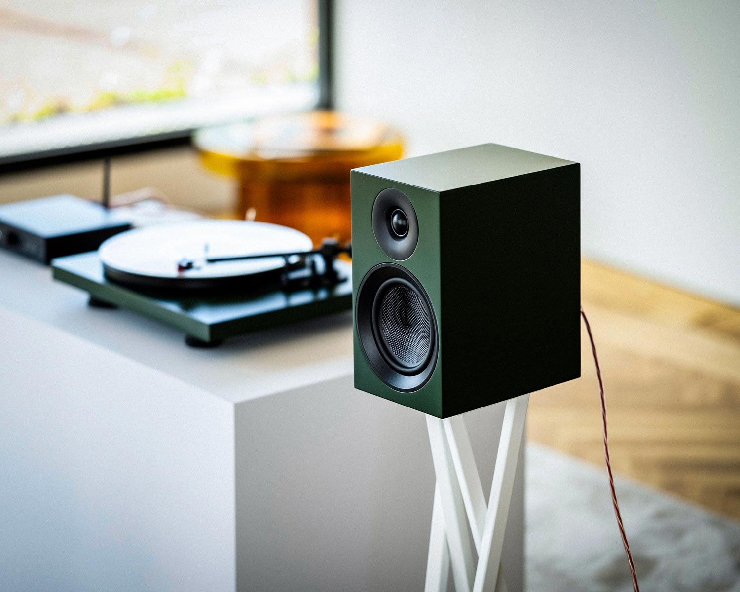 Caixa bookshelf Pro-ject Speaker Box 5E Carbon - Green - Par - Imagem 3